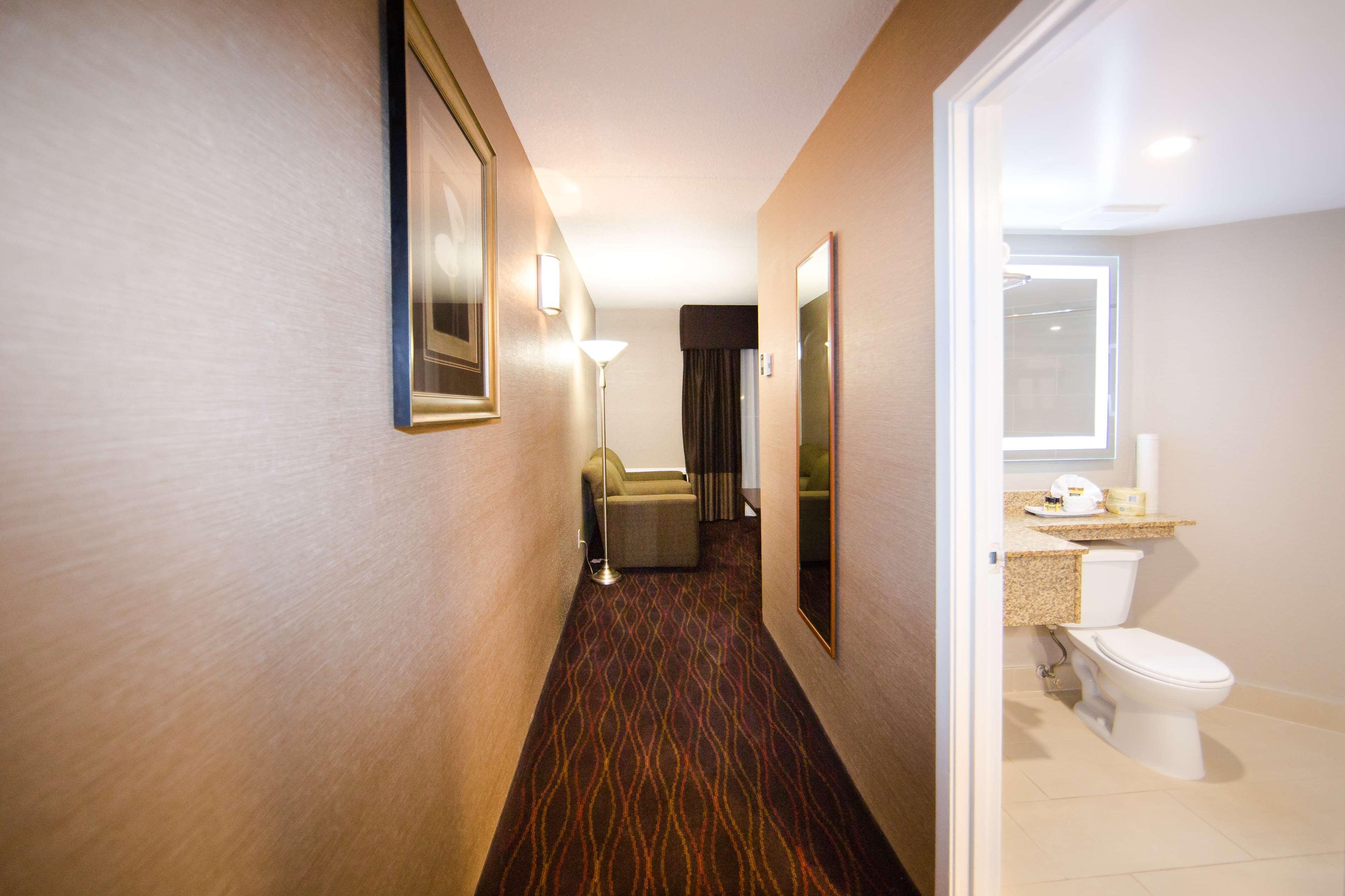 Best Western Plus Ottawa Kanata Hotel And Conference Centre Экстерьер фото